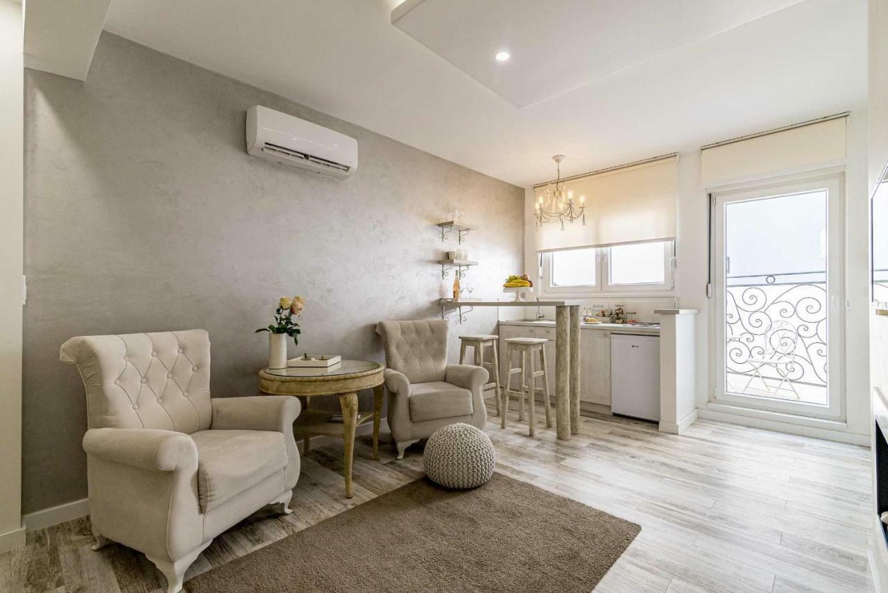 Appartamento Joli Belgrado Esterno foto
