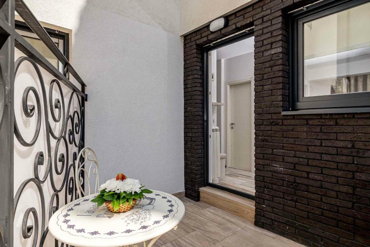 Appartamento Joli Belgrado Esterno foto